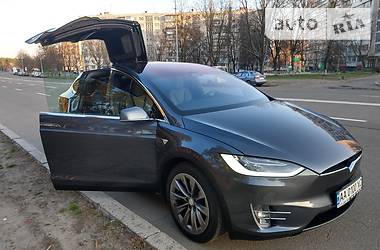 Позашляховик / Кросовер Tesla Model X 2017 в 
