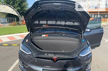 Позашляховик / Кросовер Tesla Model X 2016 в 