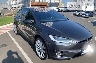 Позашляховик / Кросовер Tesla Model X 2016 в 