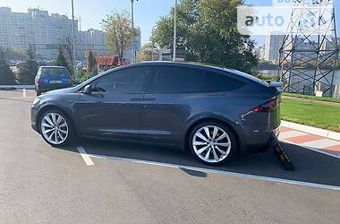 Позашляховик / Кросовер Tesla Model X 2016 в 