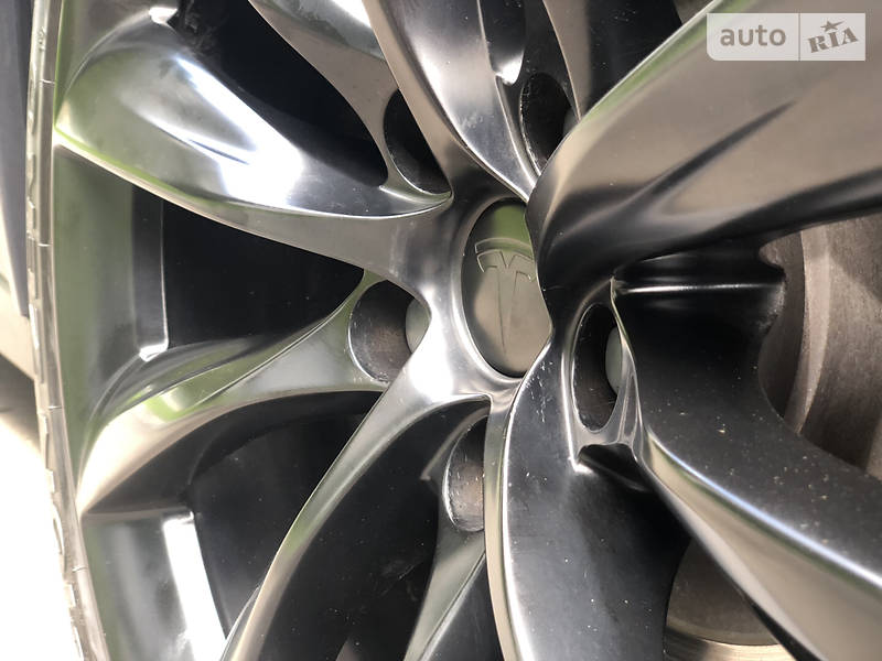 Позашляховик / Кросовер Tesla Model X 2016 в Хмельницькому