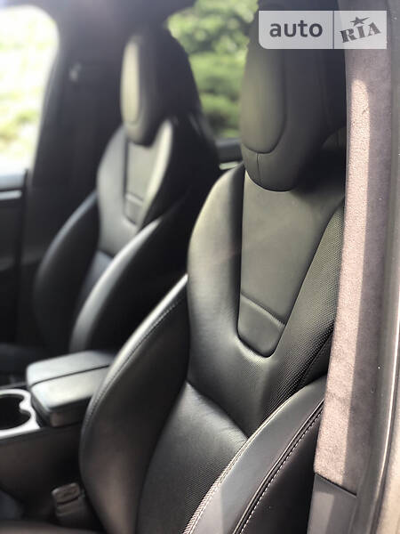 Позашляховик / Кросовер Tesla Model X 2016 в Хмельницькому