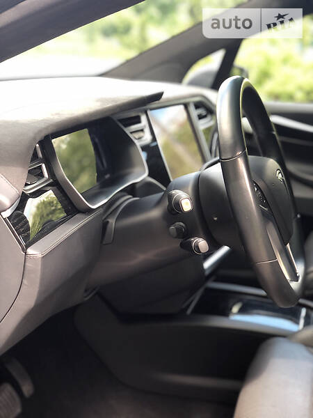 Позашляховик / Кросовер Tesla Model X 2016 в Хмельницькому