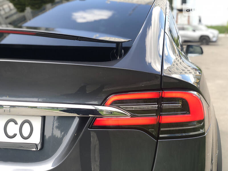 Позашляховик / Кросовер Tesla Model X 2016 в Хмельницькому