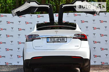 Позашляховик / Кросовер Tesla Model X 2018 в 