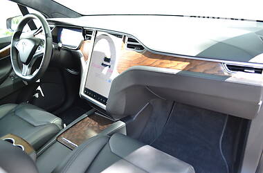 Позашляховик / Кросовер Tesla Model X 2018 в 