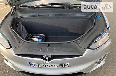 Позашляховик / Кросовер Tesla Model X 2017 в 
