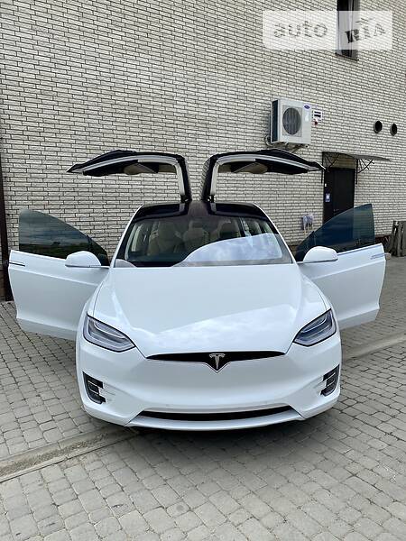 Хэтчбек Tesla Model X 2016 в Сторожинце