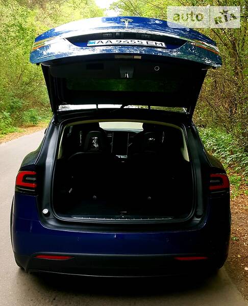 Позашляховик / Кросовер Tesla Model X 2016 в Києві