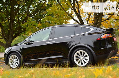 Внедорожник / Кроссовер Tesla Model X 2018 в 