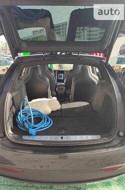 Позашляховик / Кросовер Tesla Model X 2017 в 