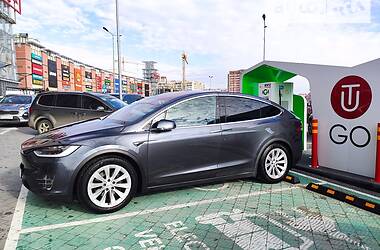 Позашляховик / Кросовер Tesla Model X 2017 в 