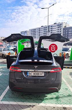 Позашляховик / Кросовер Tesla Model X 2017 в 