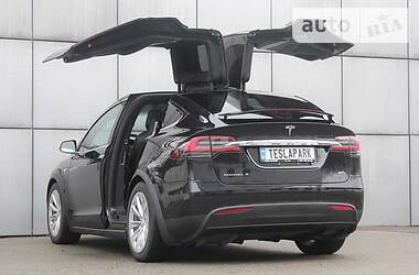 Позашляховик / Кросовер Tesla Model X 2016 в Києві