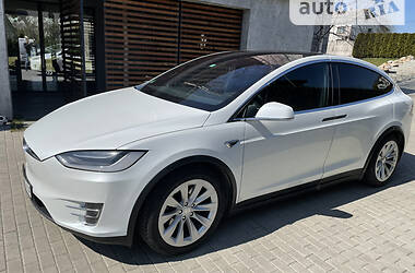 Позашляховик / Кросовер Tesla Model X 2017 в 