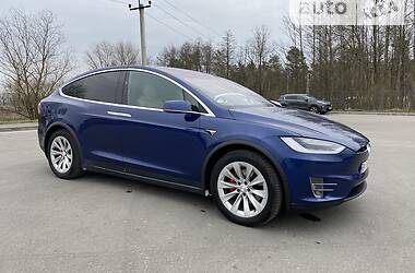 Позашляховик / Кросовер Tesla Model X 2016 в Києві