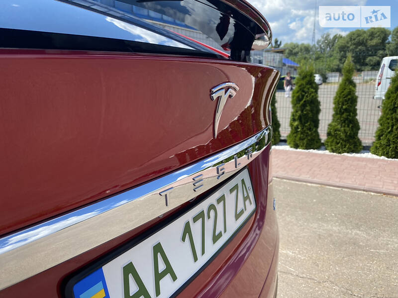 Позашляховик / Кросовер Tesla Model X 2016 в Києві