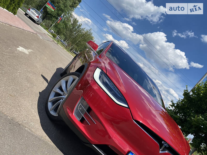 Позашляховик / Кросовер Tesla Model X 2016 в Києві