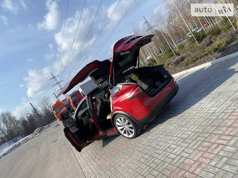 Позашляховик / Кросовер Tesla Model X 2016 в Києві