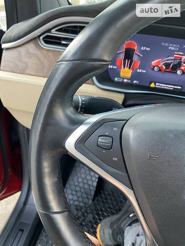 Позашляховик / Кросовер Tesla Model X 2016 в Києві