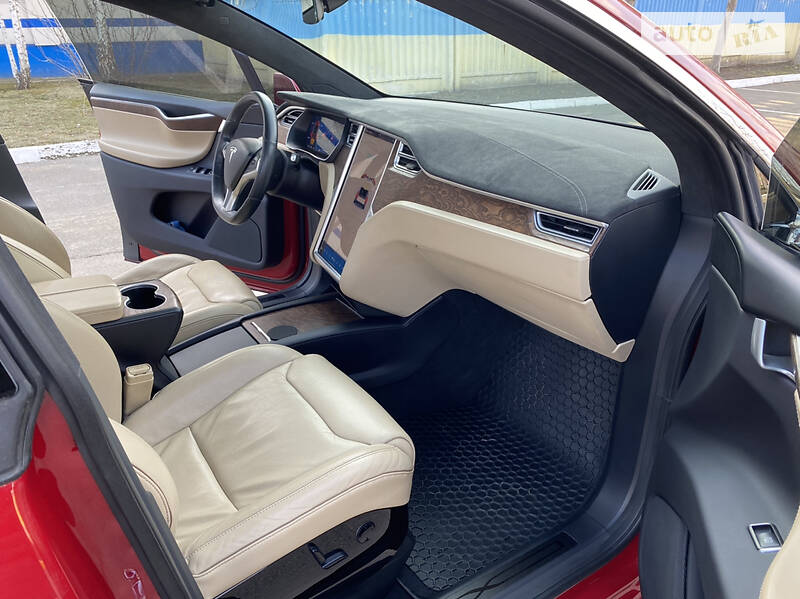 Позашляховик / Кросовер Tesla Model X 2016 в Києві