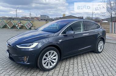 Седан Tesla Model X 2016 в Черновцах