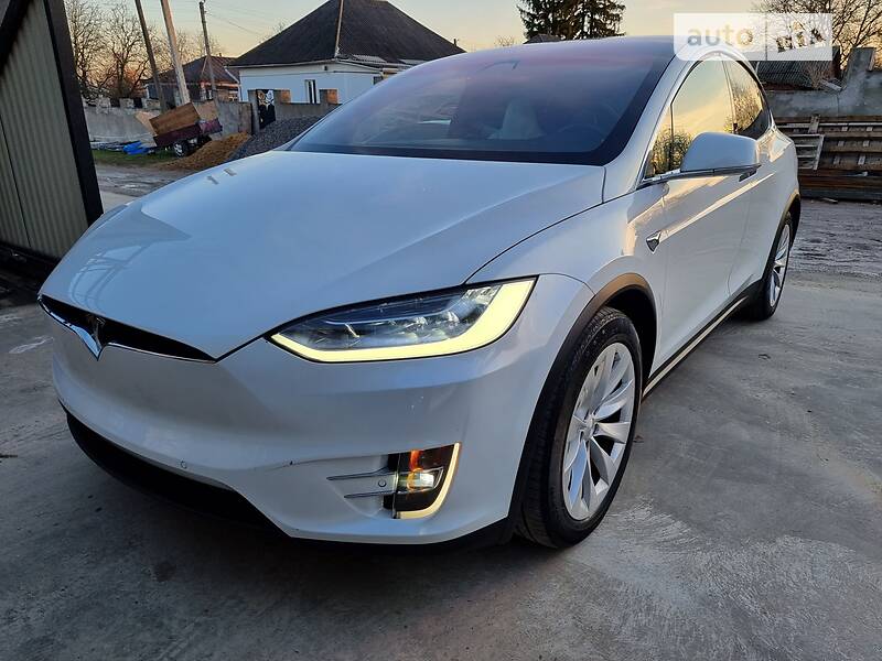 Внедорожник / Кроссовер Tesla Model X 2018 в Сокирянах