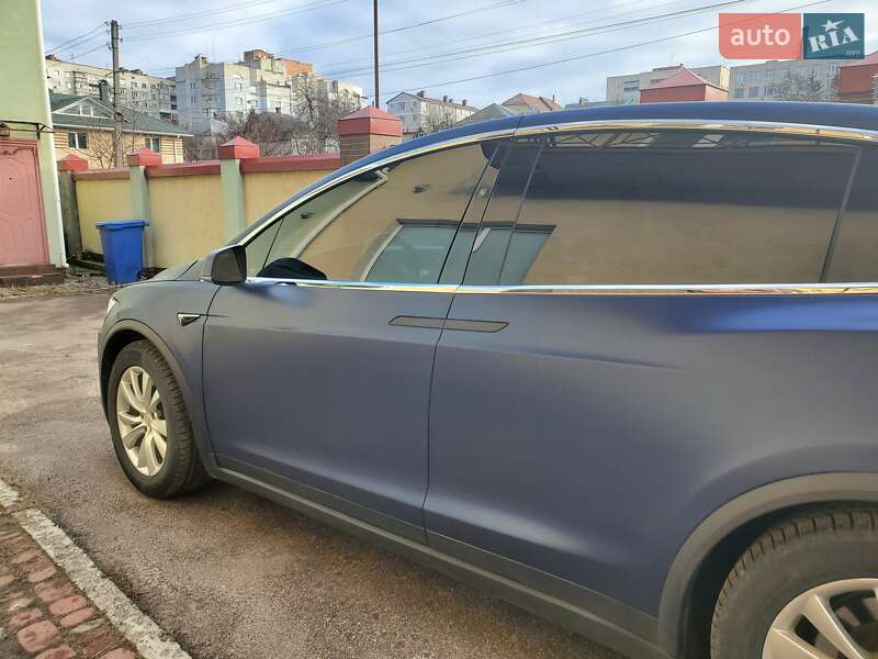 Внедорожник / Кроссовер Tesla Model X 2018 в Сумах