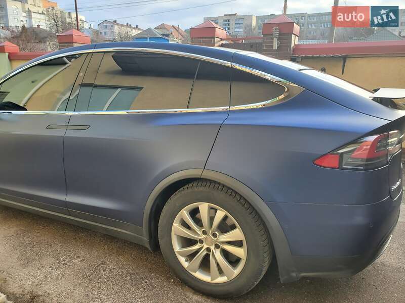 Внедорожник / Кроссовер Tesla Model X 2018 в Сумах