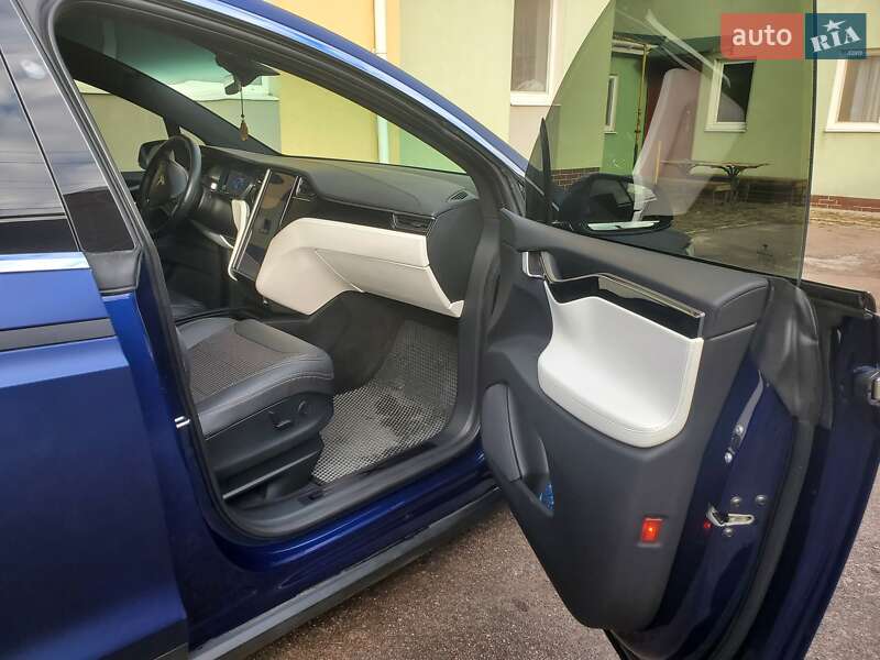 Позашляховик / Кросовер Tesla Model X 2018 в Сумах