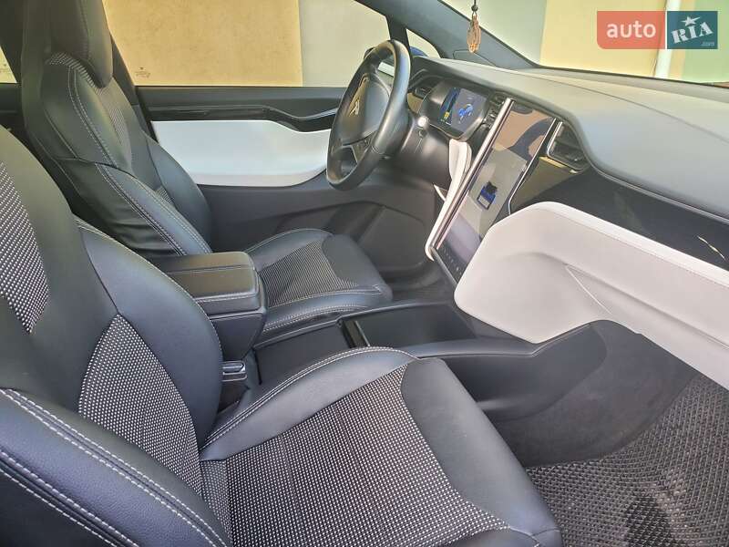 Внедорожник / Кроссовер Tesla Model X 2018 в Сумах