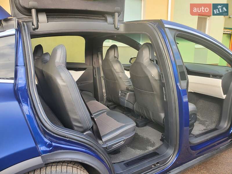 Внедорожник / Кроссовер Tesla Model X 2018 в Сумах