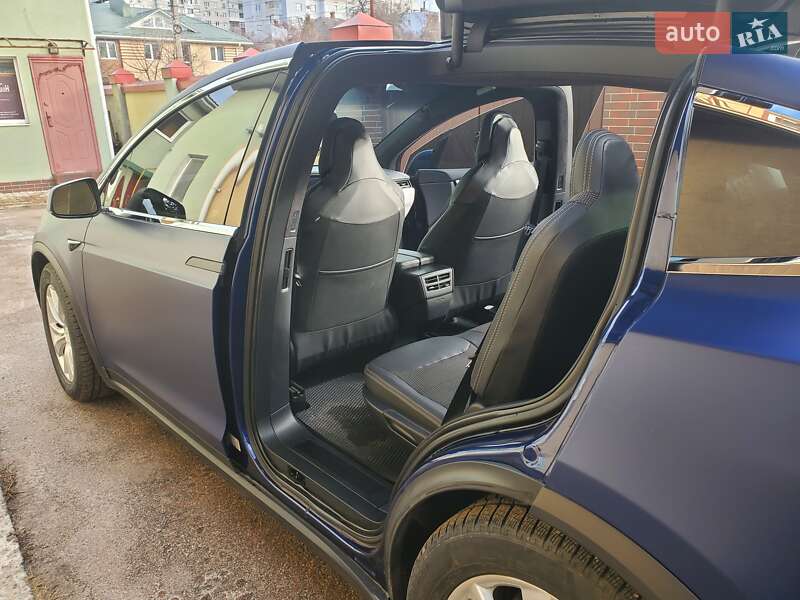 Внедорожник / Кроссовер Tesla Model X 2018 в Сумах