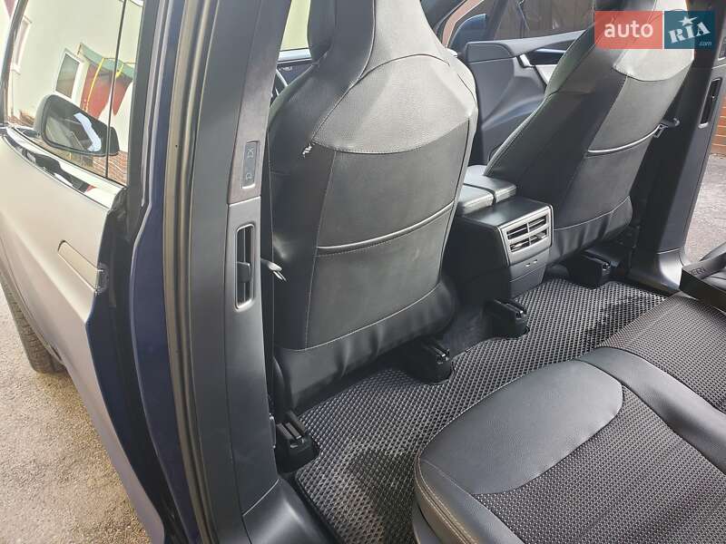Внедорожник / Кроссовер Tesla Model X 2018 в Сумах