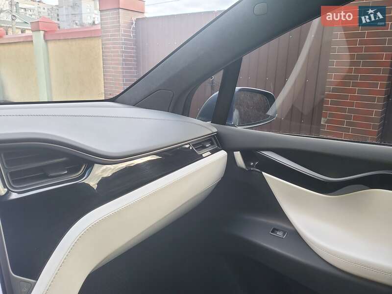 Внедорожник / Кроссовер Tesla Model X 2018 в Сумах
