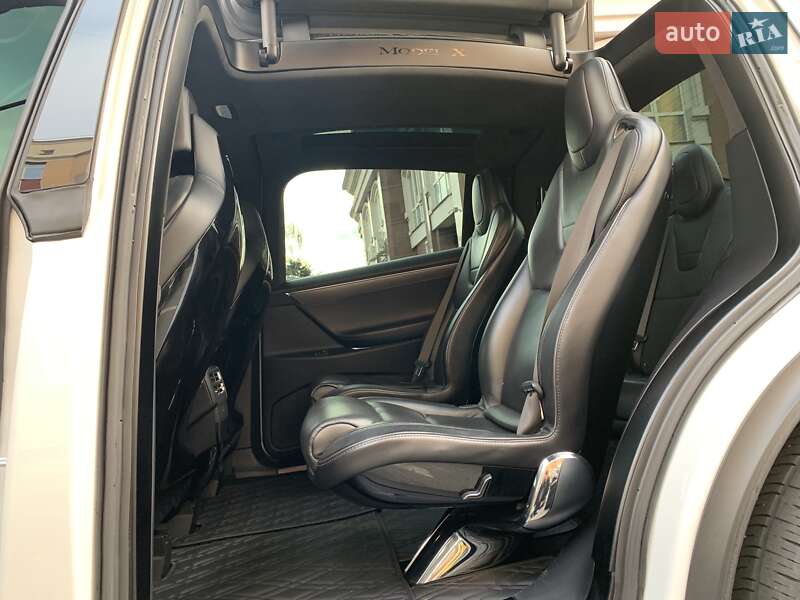 Внедорожник / Кроссовер Tesla Model X 2016 в Киеве