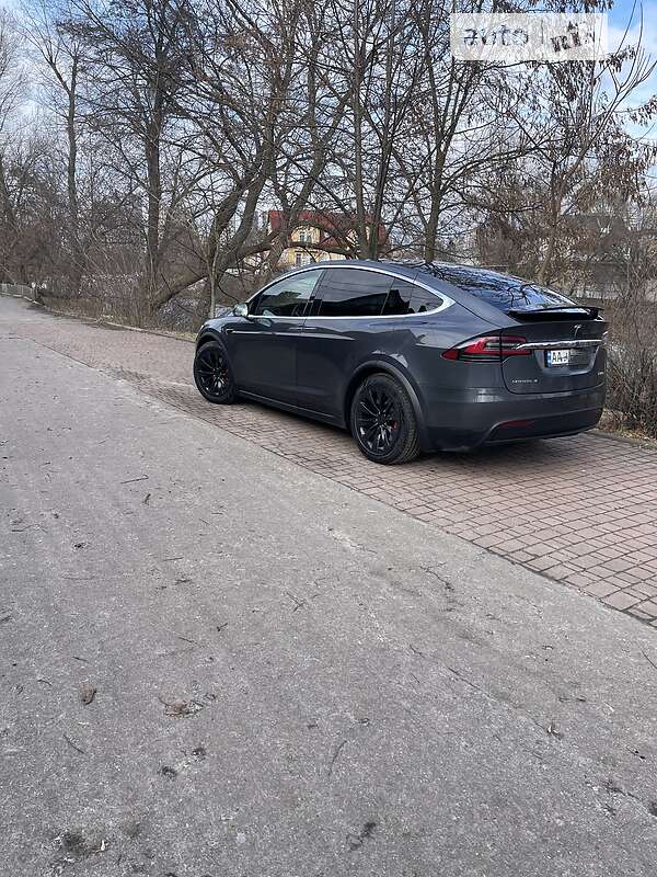 Хэтчбек Tesla Model X 2017 в Киеве