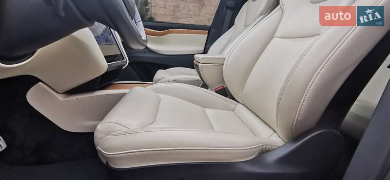 Внедорожник / Кроссовер Tesla Model X 2020 в Киеве