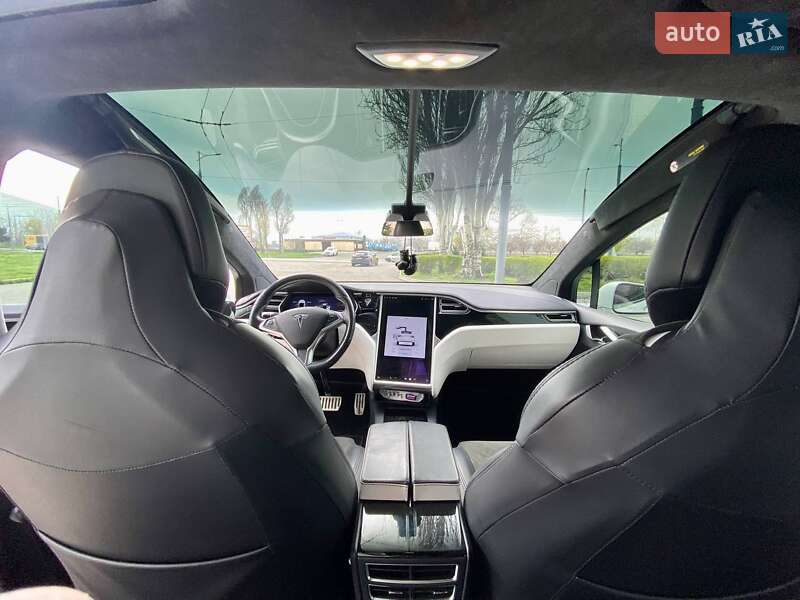 Позашляховик / Кросовер Tesla Model X 2017 в Дніпрі