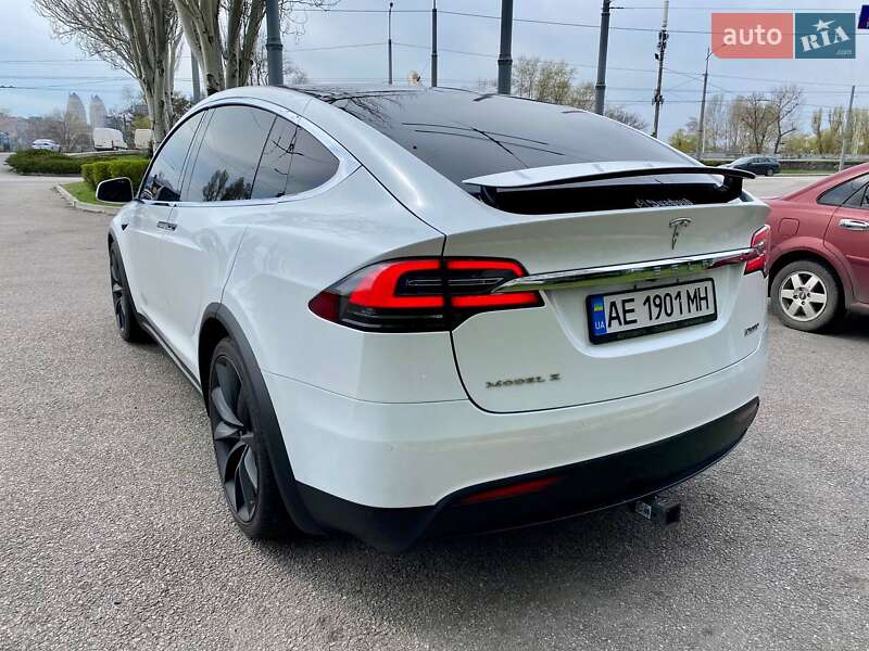 Позашляховик / Кросовер Tesla Model X 2017 в Дніпрі