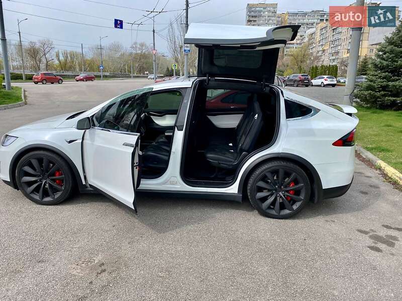 Позашляховик / Кросовер Tesla Model X 2017 в Дніпрі