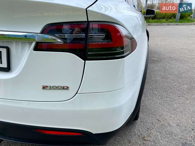 Позашляховик / Кросовер Tesla Model X 2017 в Дніпрі
