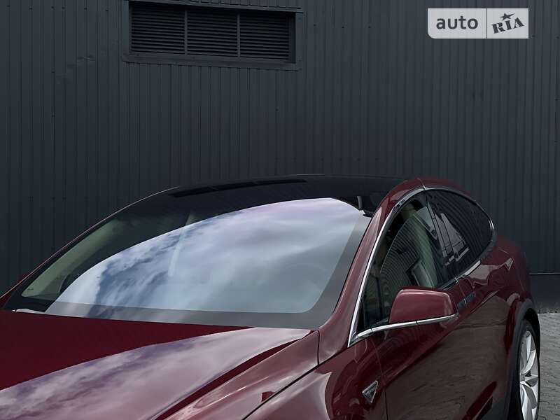 Позашляховик / Кросовер Tesla Model X 2016 в Стрию