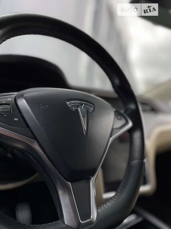 Позашляховик / Кросовер Tesla Model X 2016 в Стрию
