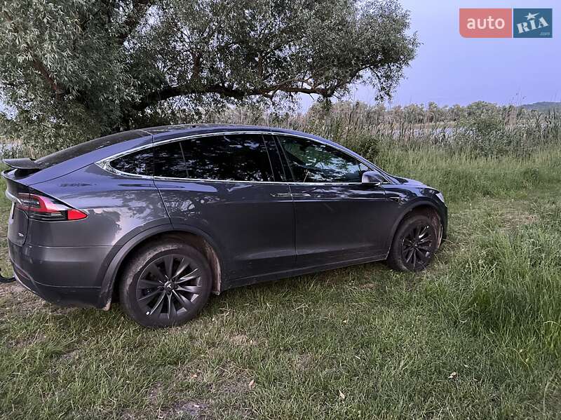 Tesla Model X 2018