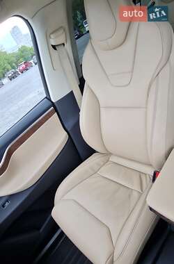 Внедорожник / Кроссовер Tesla Model X 2017 в 