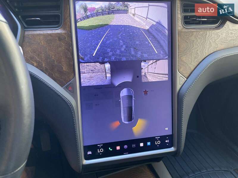 Позашляховик / Кросовер Tesla Model X 2019 в Чернівцях