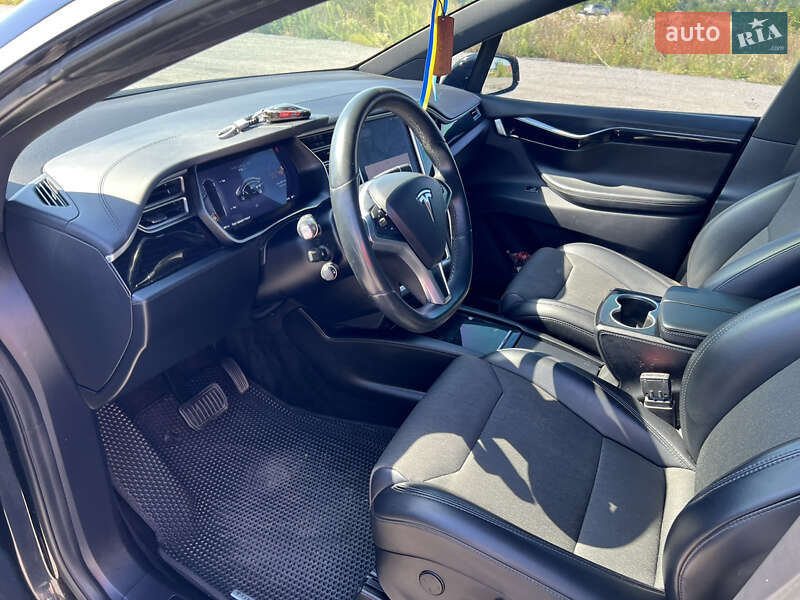 Позашляховик / Кросовер Tesla Model X 2017 в Вінниці