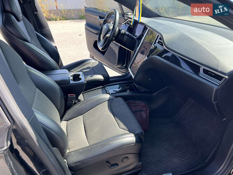 Позашляховик / Кросовер Tesla Model X 2017 в Вінниці