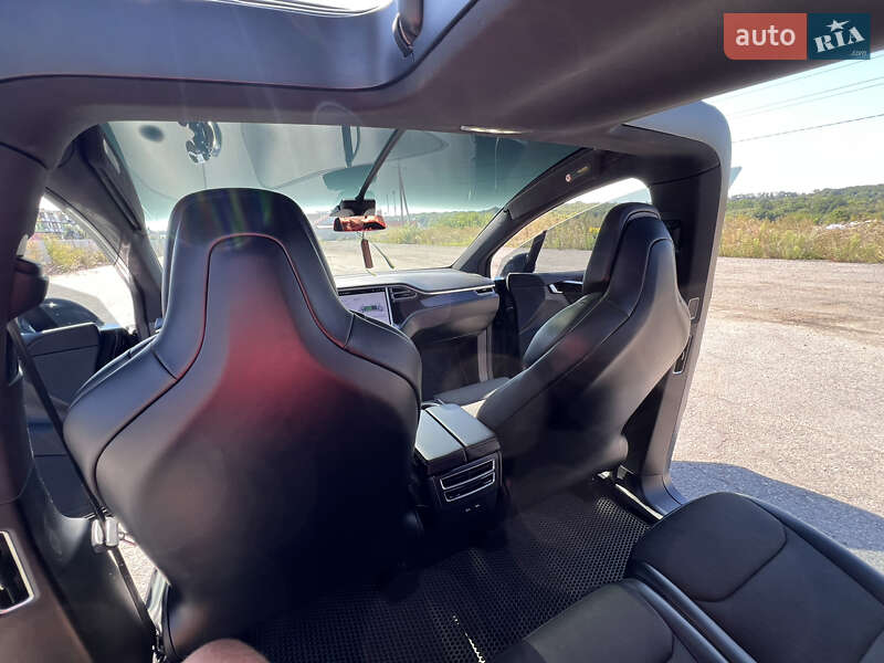Позашляховик / Кросовер Tesla Model X 2017 в Вінниці
